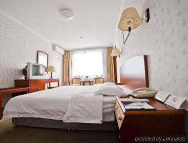 Super 8 Hotel Xian Da Yan Ta Екстер'єр фото